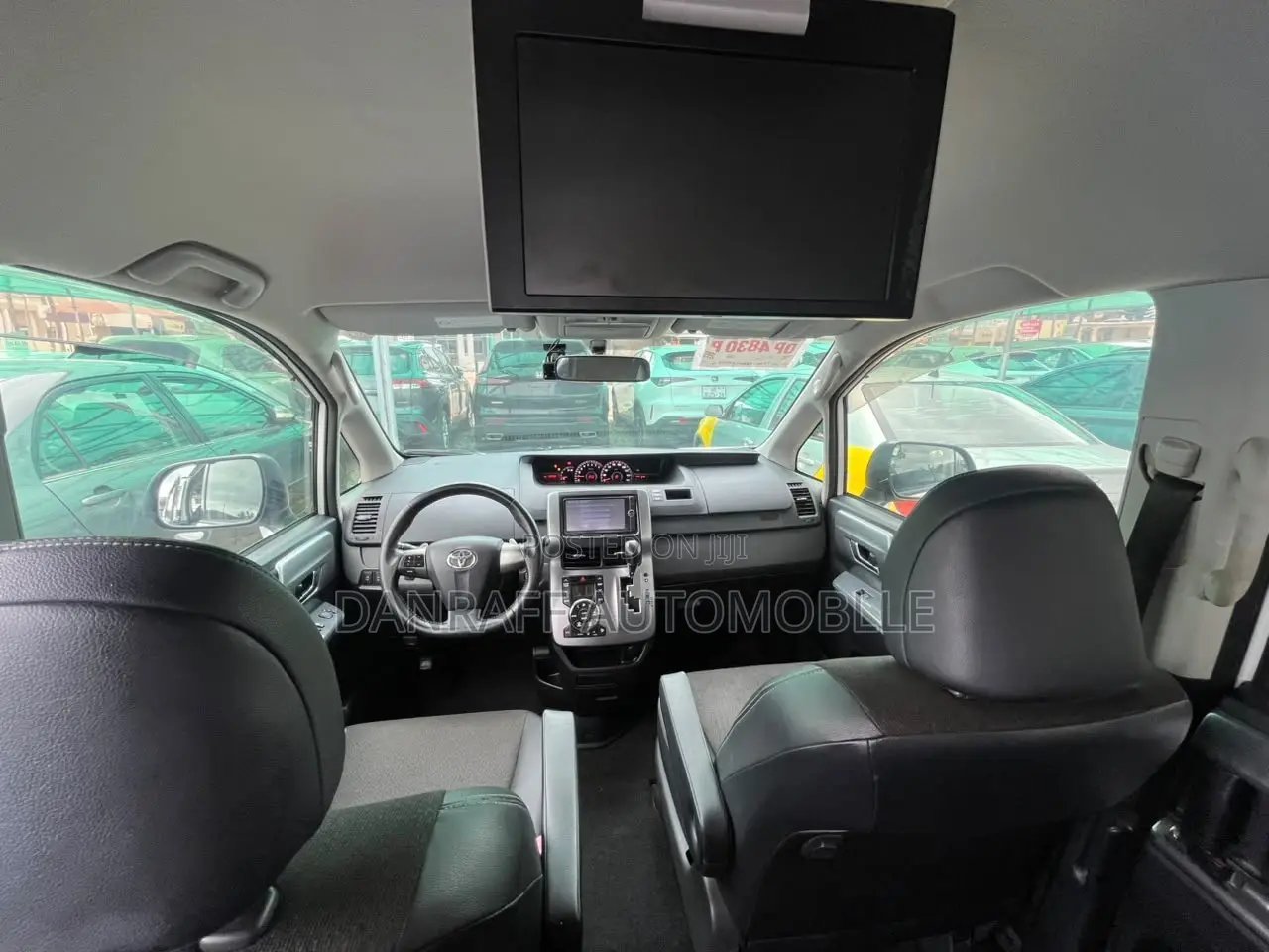 Toyota Voxy X L Edition 2WD 8-Seater 2013 White