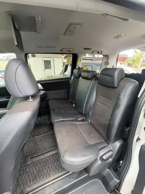 Toyota Voxy X L Edition 2WD 8-Seater 2013 White