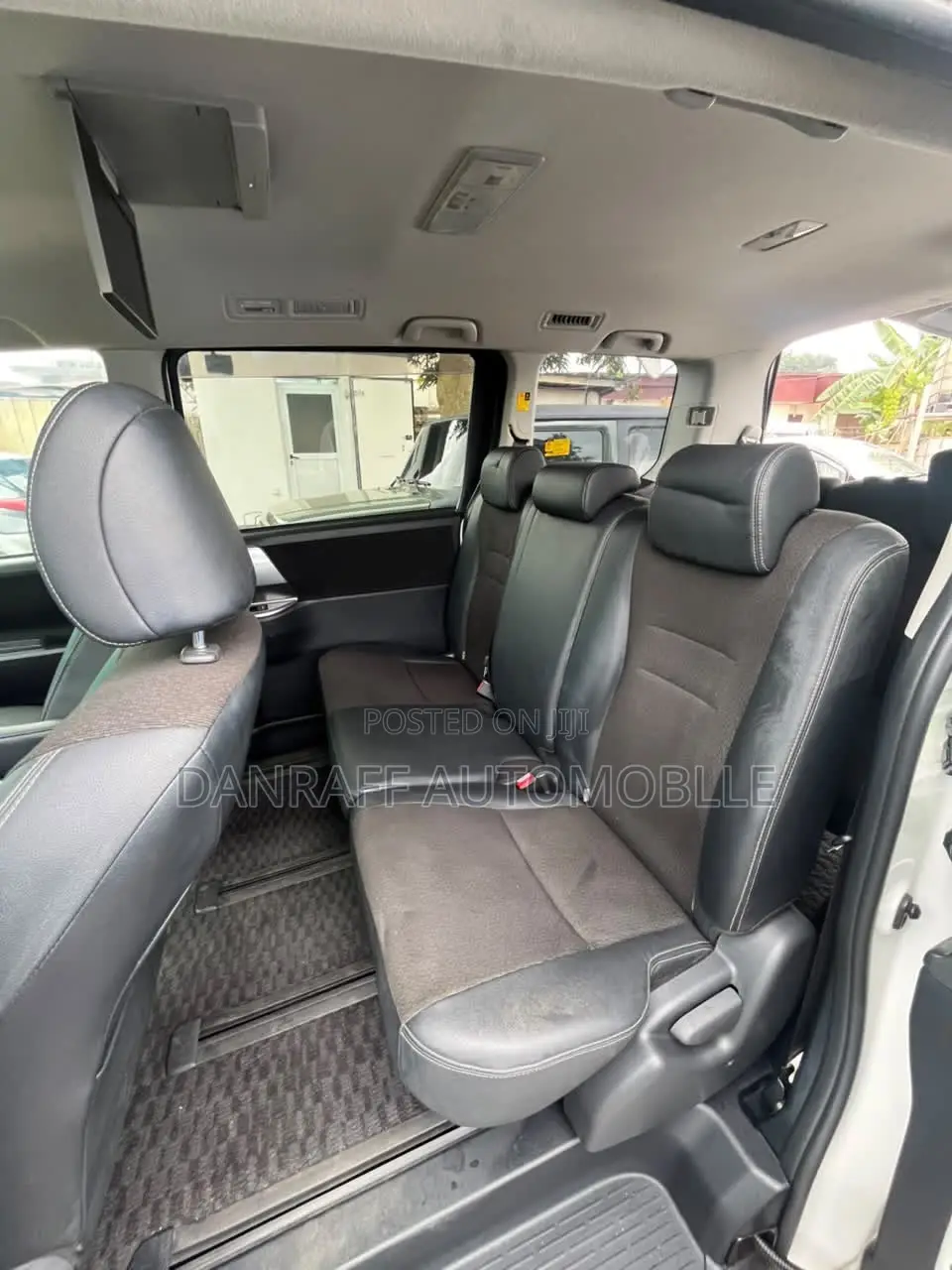 Toyota Voxy X L Edition 2WD 8-Seater 2013 White