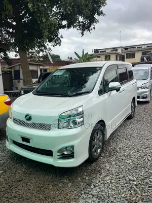 Toyota Voxy X L Edition 2WD 8-Seater 2013 White