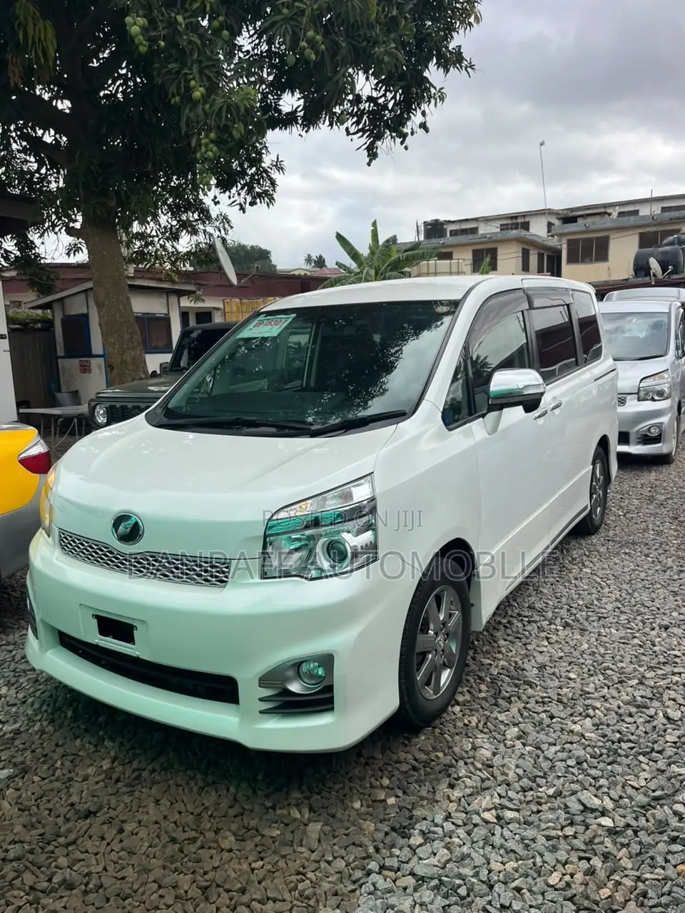 Toyota Voxy X L Edition 2WD 8-Seater 2013 White