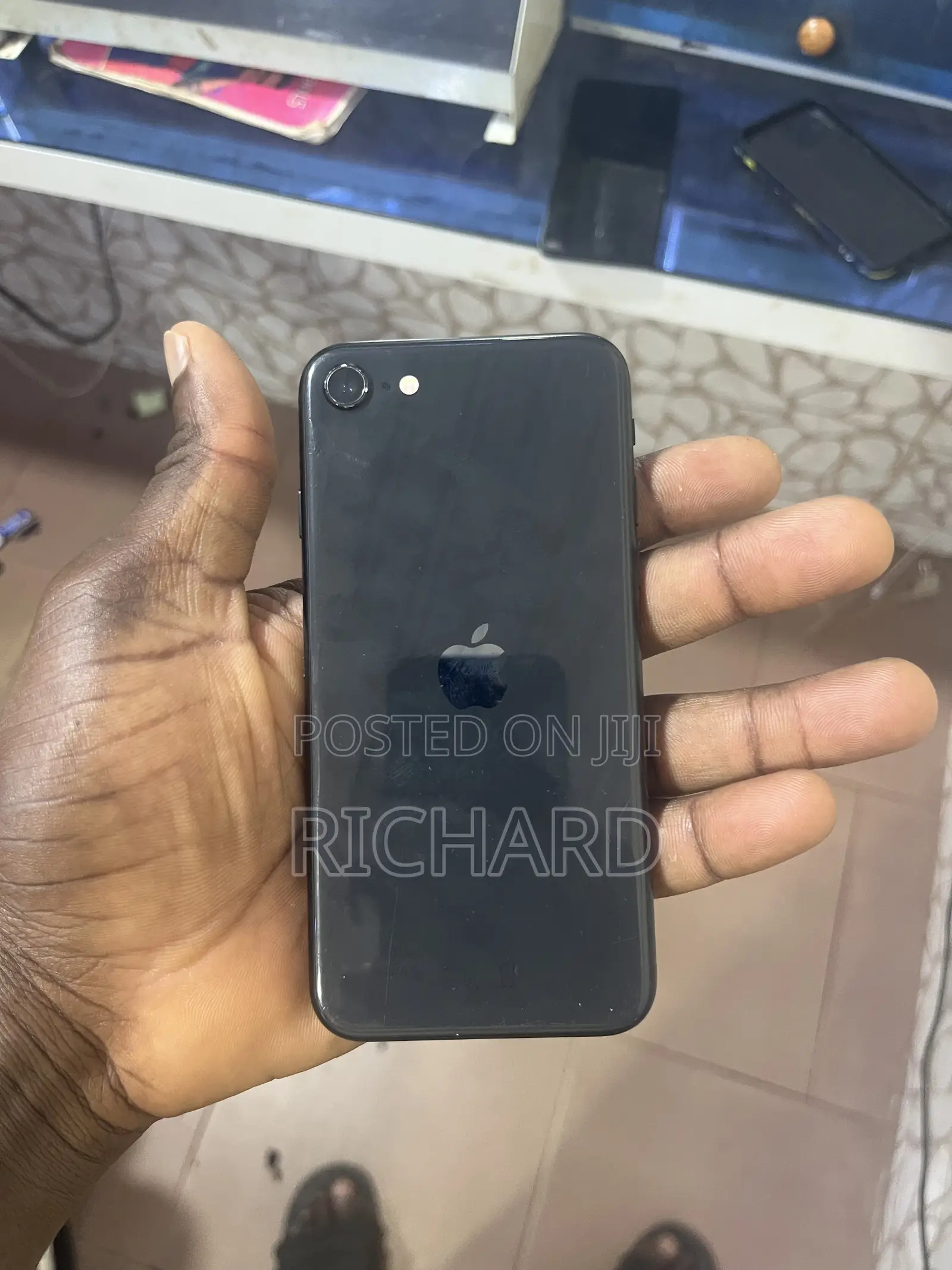 Apple iPhone SE (2020) 64 GB Black