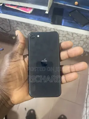 Apple iPhone SE (2020) 64 GB Black