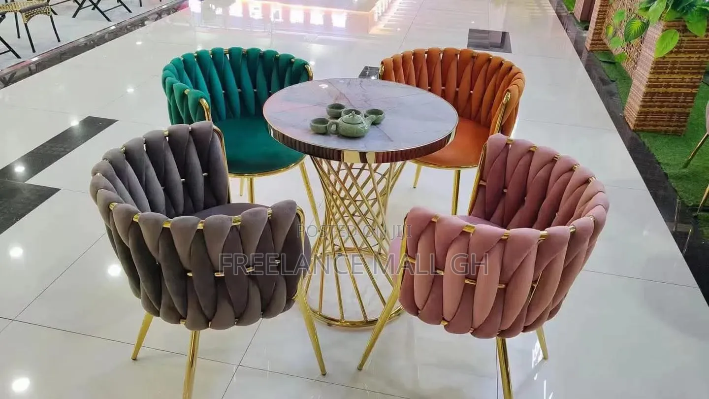 Luxury Cushioned Chair