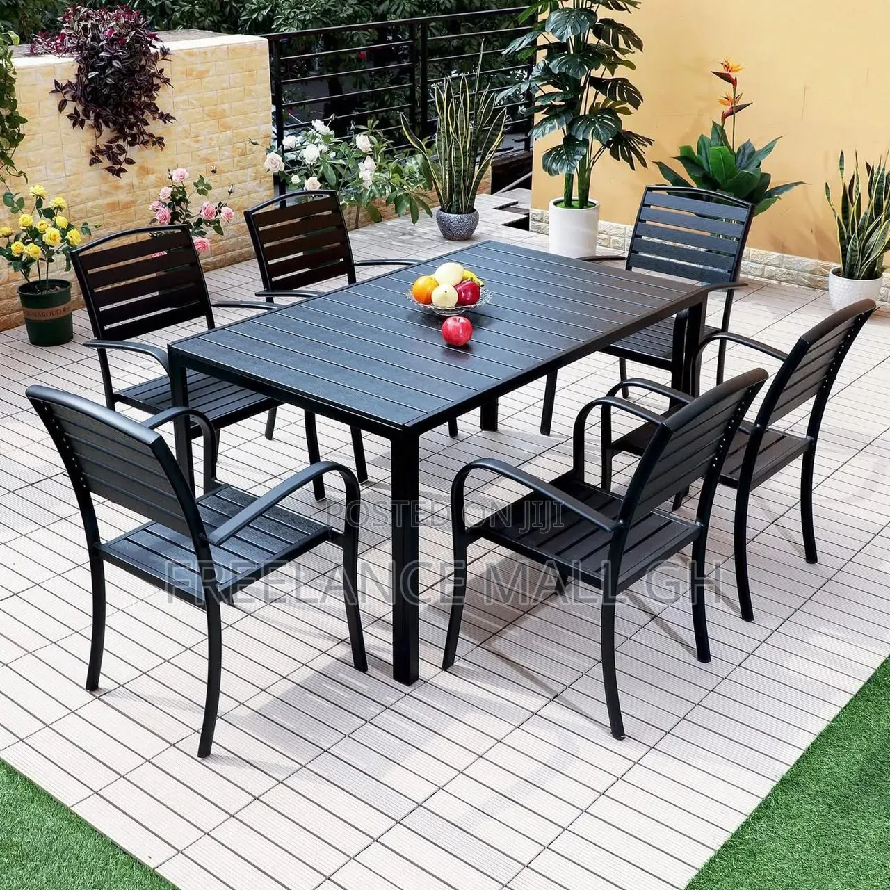 Outdoor Dining Unit