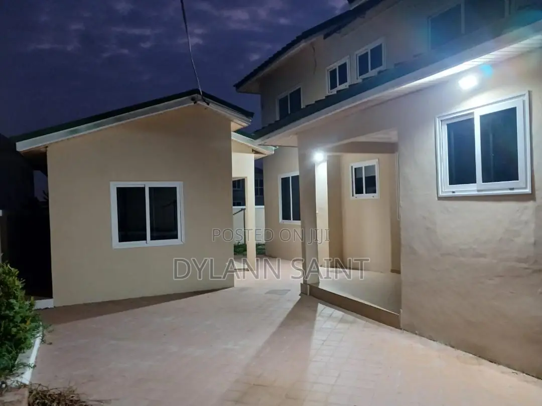 5bdrm House in Tema Community 25 for sale