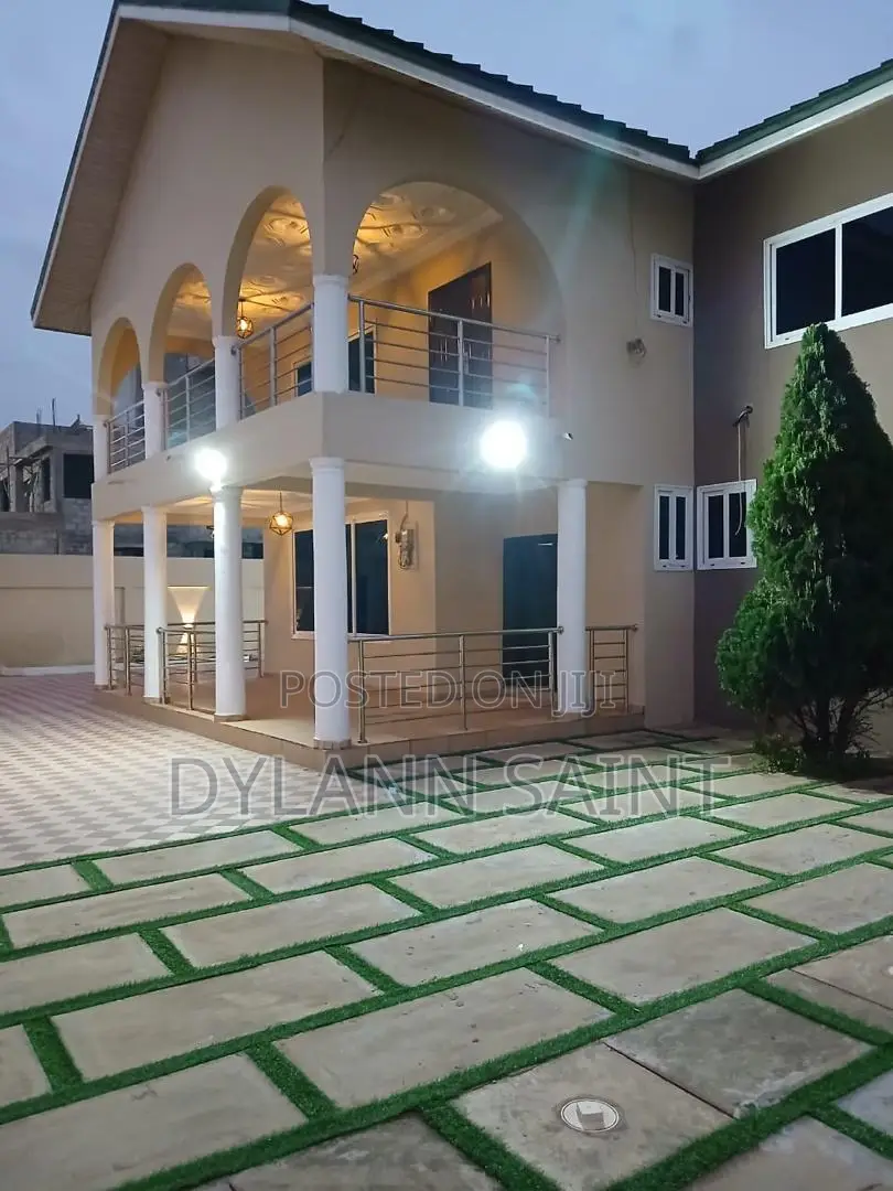 5bdrm House in Tema Community 25 for sale