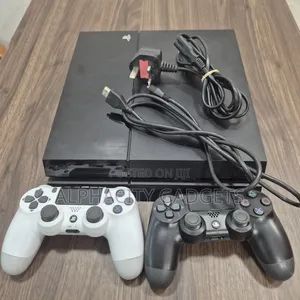 PS4 With FC27 6 Games of Your Choice and 2 Pads