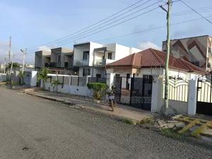 4bdrm House in Lake Side Estate Com for rent
