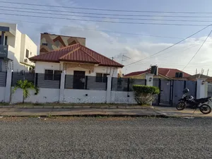 4bdrm House in Lake Side Estate Com for rent