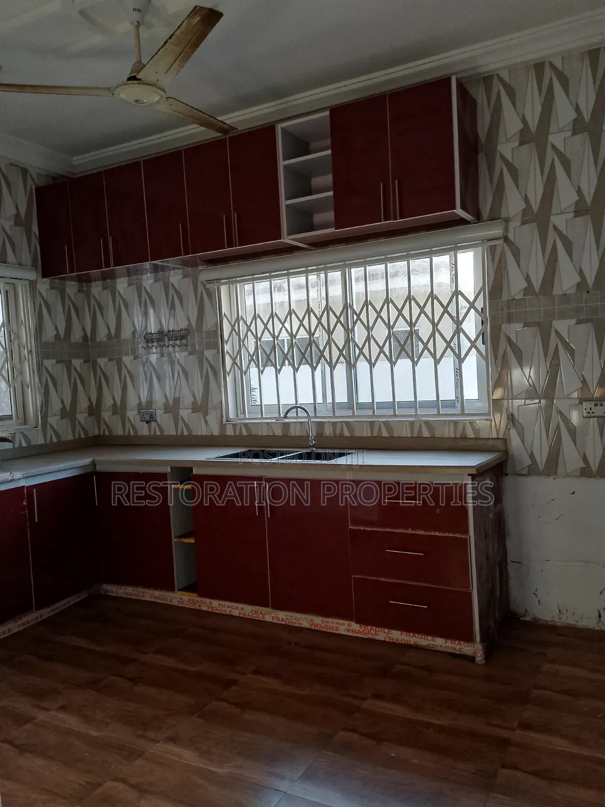 4bdrm House in Lake Side Estate Com for rent
