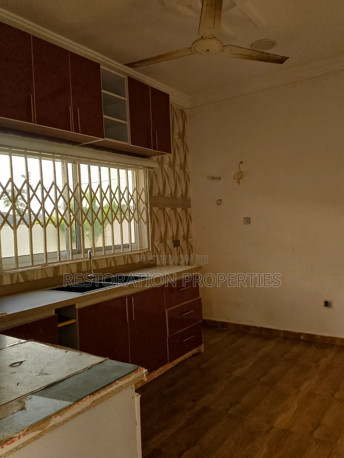 4bdrm House in Lake Side Estate Com for rent