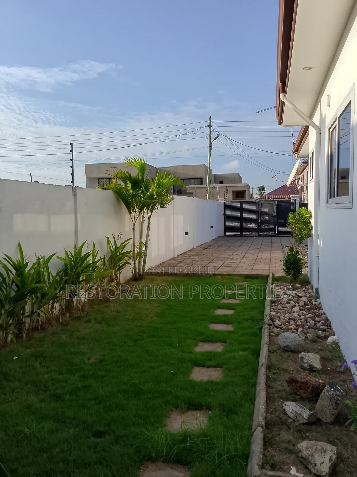 4bdrm House in Lake Side Estate Com for rent