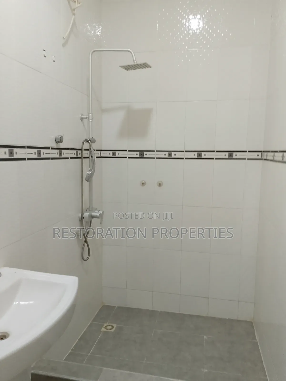 4bdrm House in Lake Side Estate Com for rent