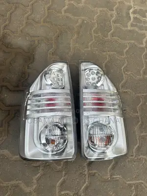 Toyota Voxy /Noah Taillight 2008 2009 2010 2011 2012 2013 Tail Light