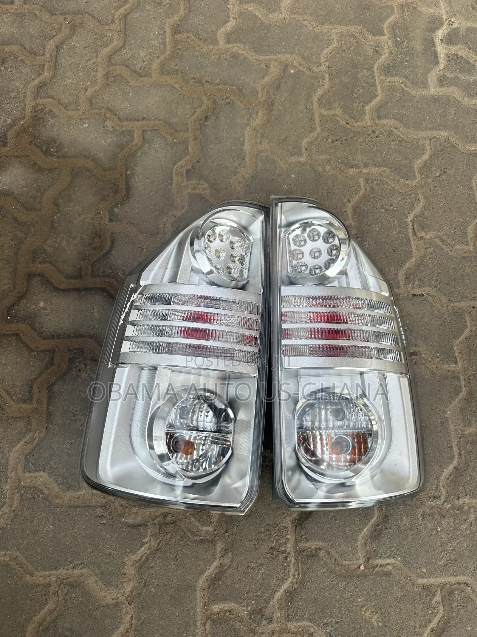 Toyota Voxy /Noah Taillight 2008 2009 2010 2011 2012 2013 Tail Light