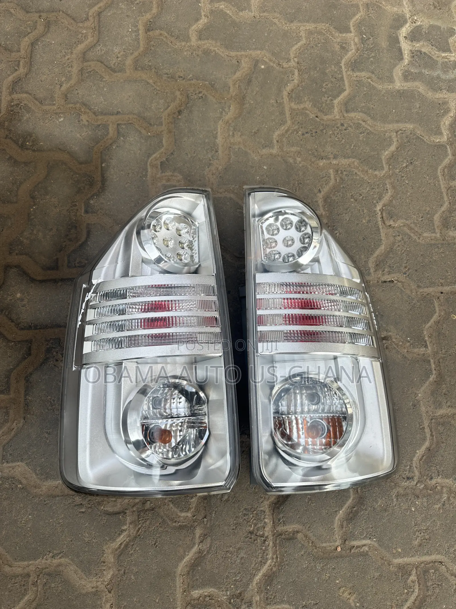 Toyota Voxy /Noah Taillight 2008 2009 2010 2011 2012 2013 Tail Light