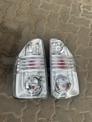 Toyota Voxy /Noah Taillight 2008 2009 2010 2011 2012 2013 Tail Light