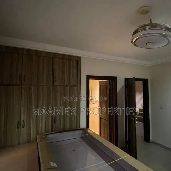5bdrm Duplex in Adenta for rent