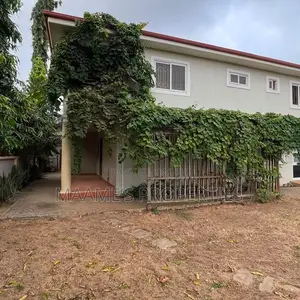 5bdrm Duplex in Adenta for rent