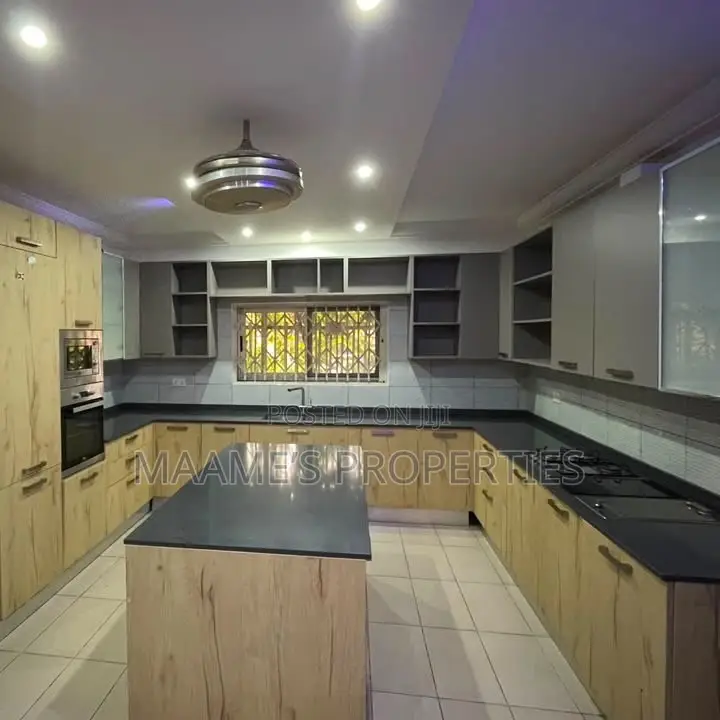 5bdrm Duplex in Adenta for rent