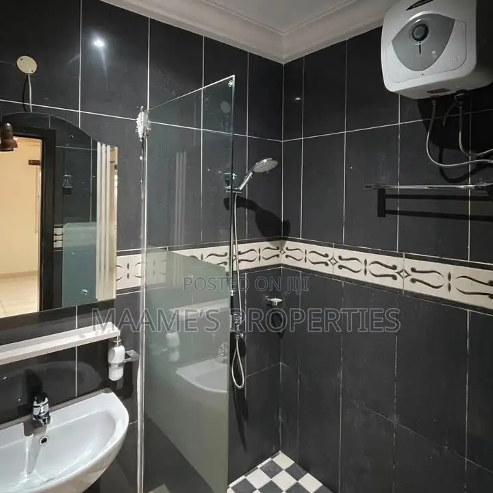 5bdrm Duplex in Adenta for rent