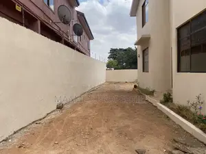 8bdrm Duplex in Oyarifa for sale