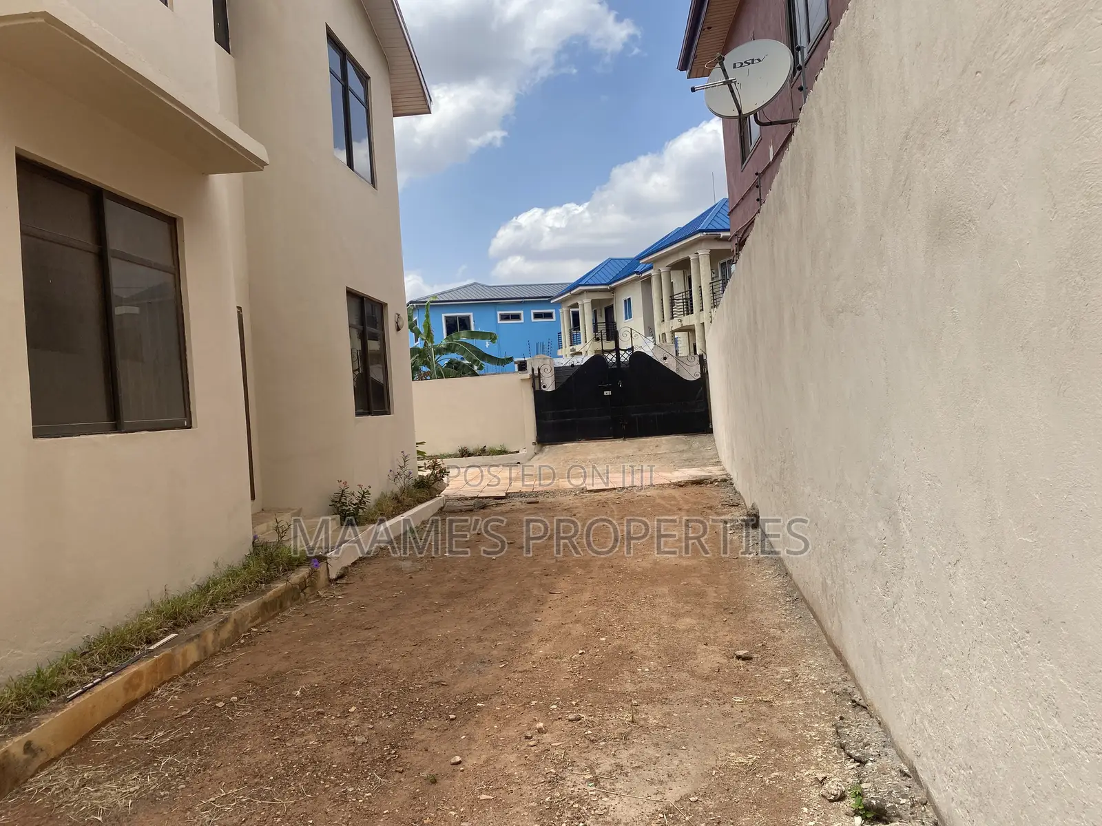 8bdrm Duplex in Oyarifa for sale