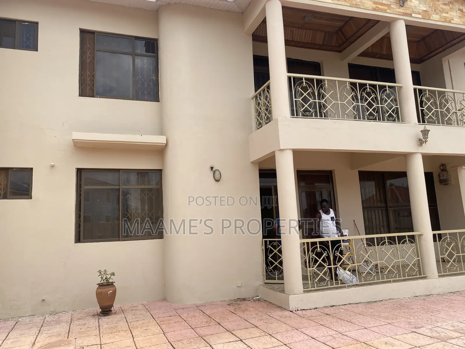 8bdrm Duplex in Oyarifa for sale