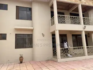 8bdrm Duplex in Oyarifa for sale