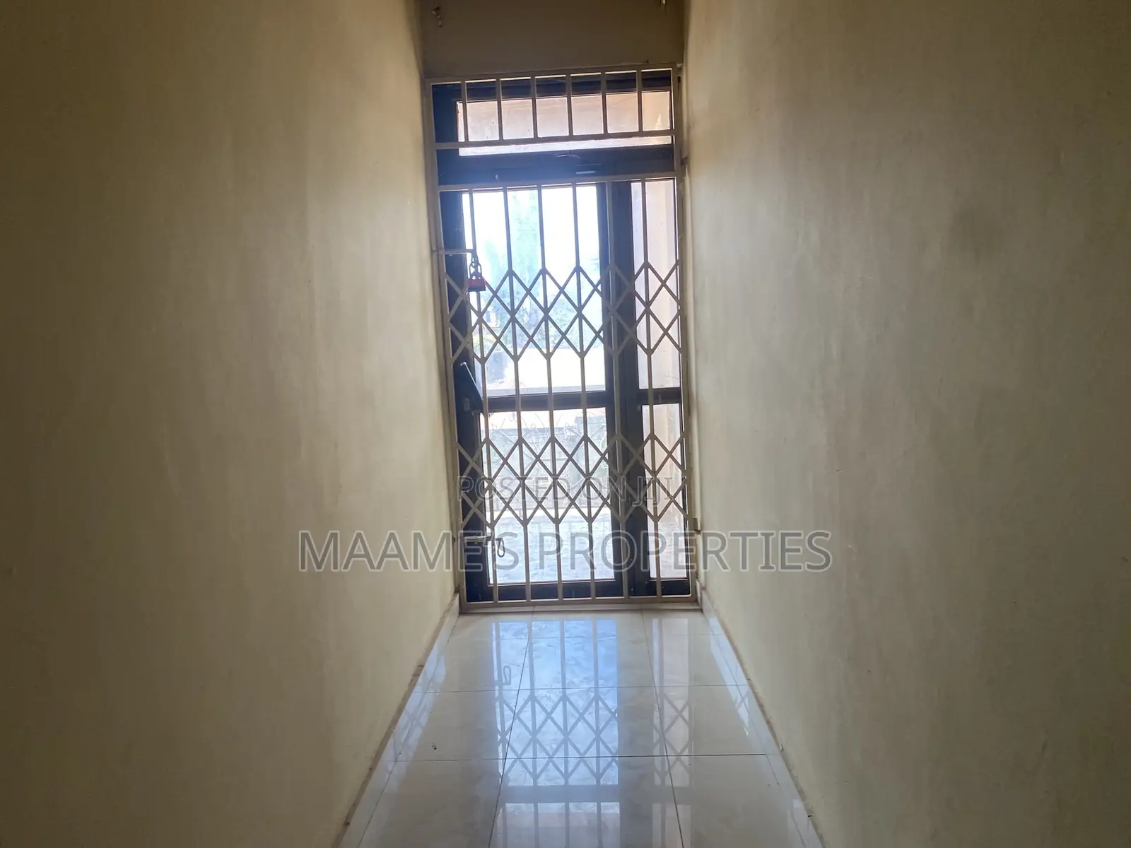 8bdrm Duplex in Oyarifa for sale