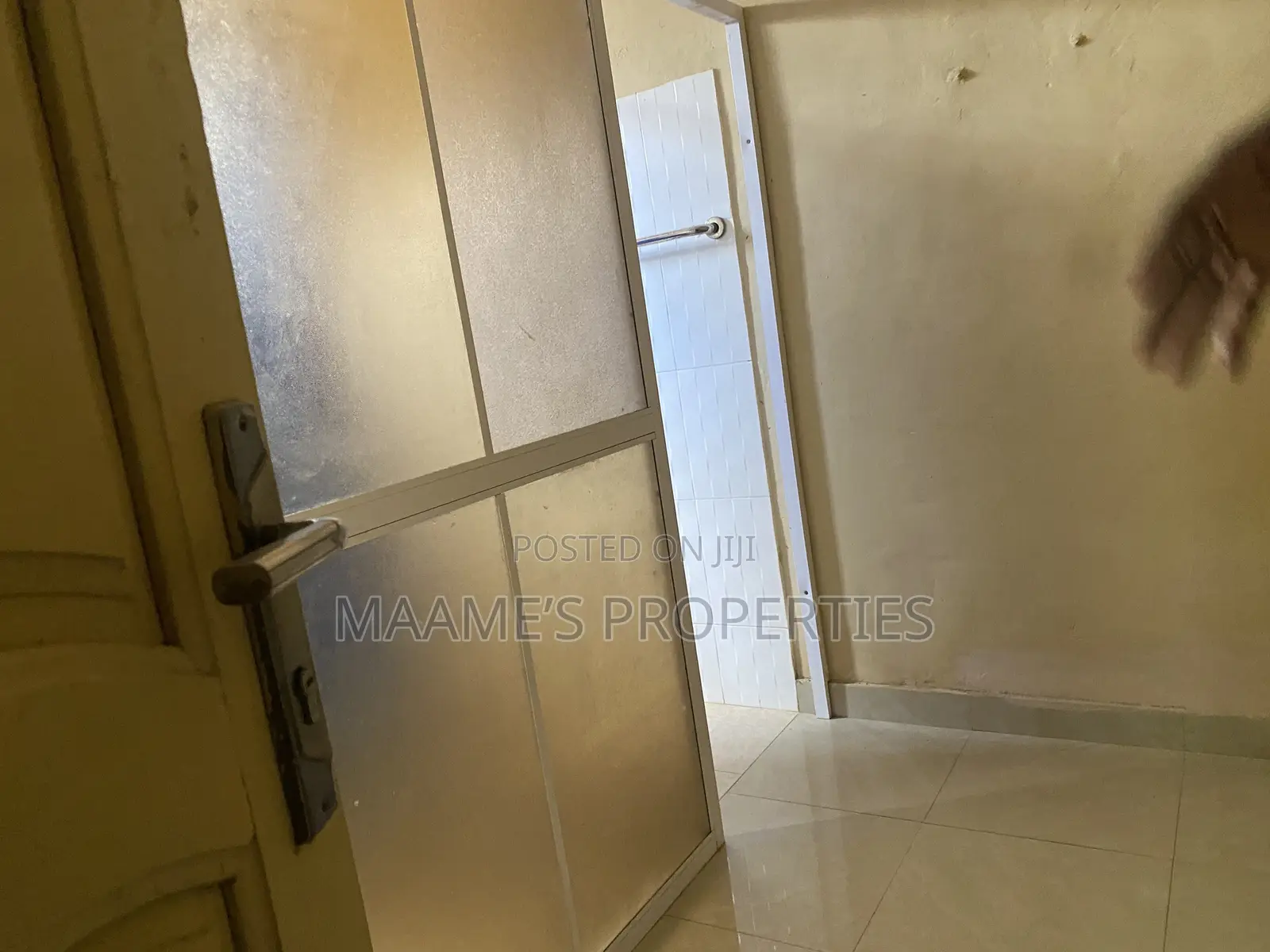8bdrm Duplex in Oyarifa for sale