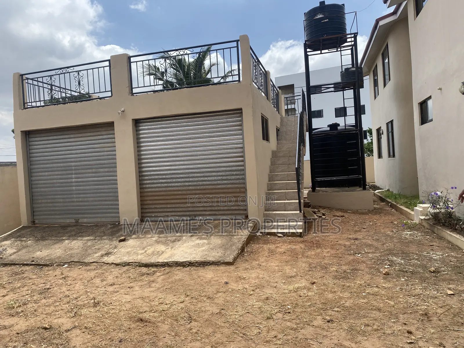 8bdrm Duplex in Oyarifa for sale