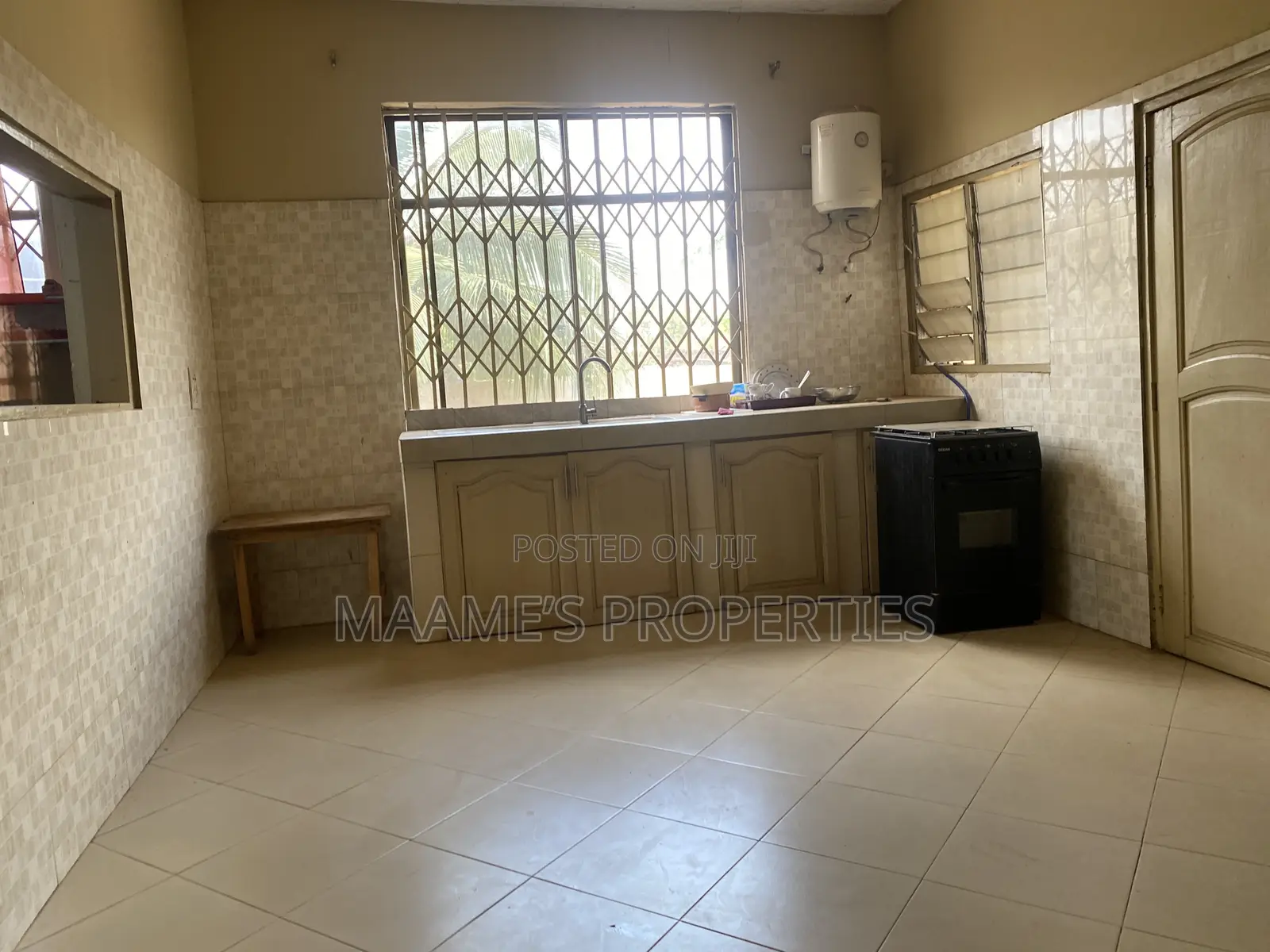 8bdrm Duplex in Oyarifa for sale