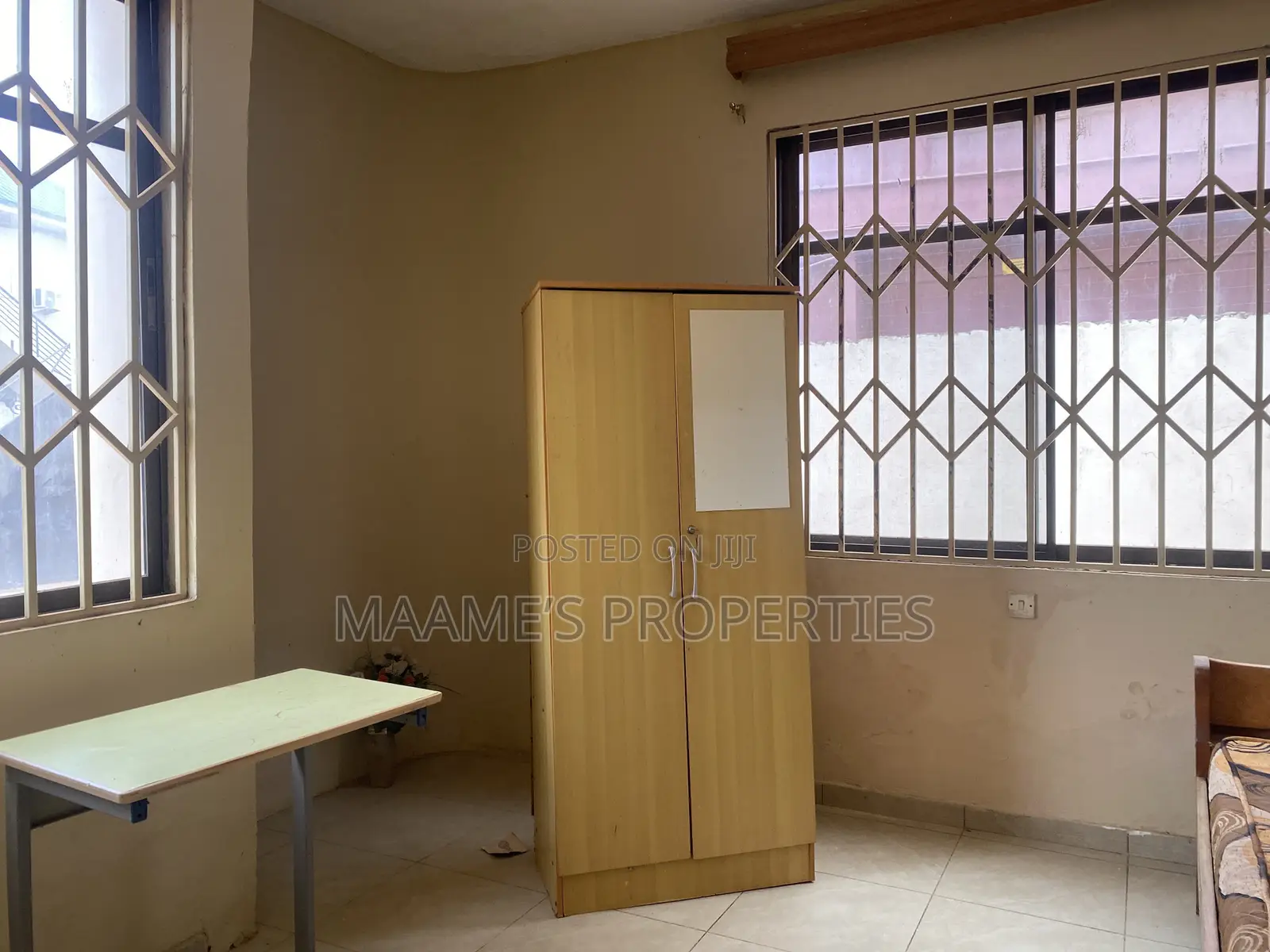 8bdrm Duplex in Oyarifa for sale