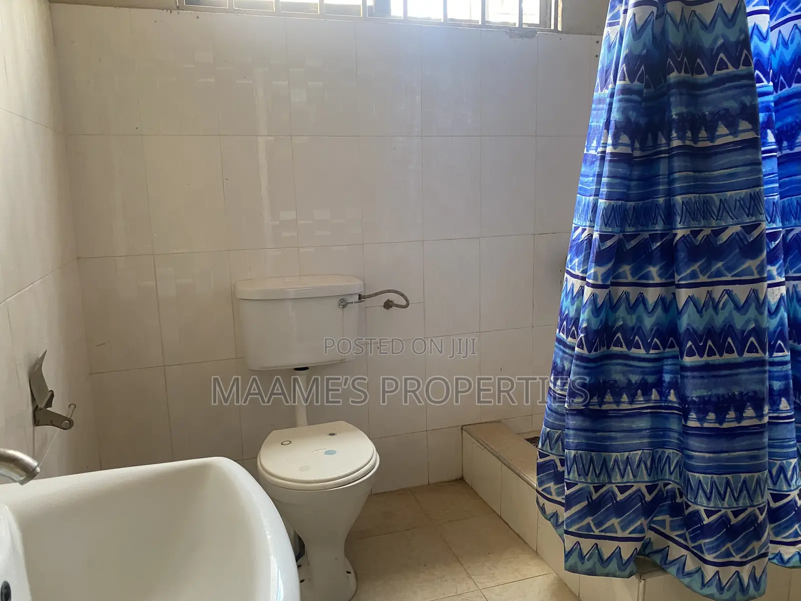 8bdrm Duplex in Oyarifa for sale