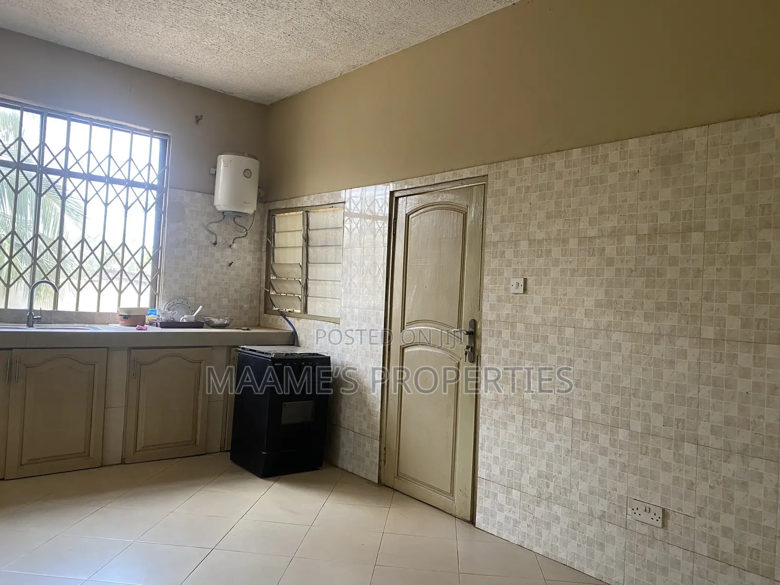 8bdrm Duplex in Oyarifa for sale