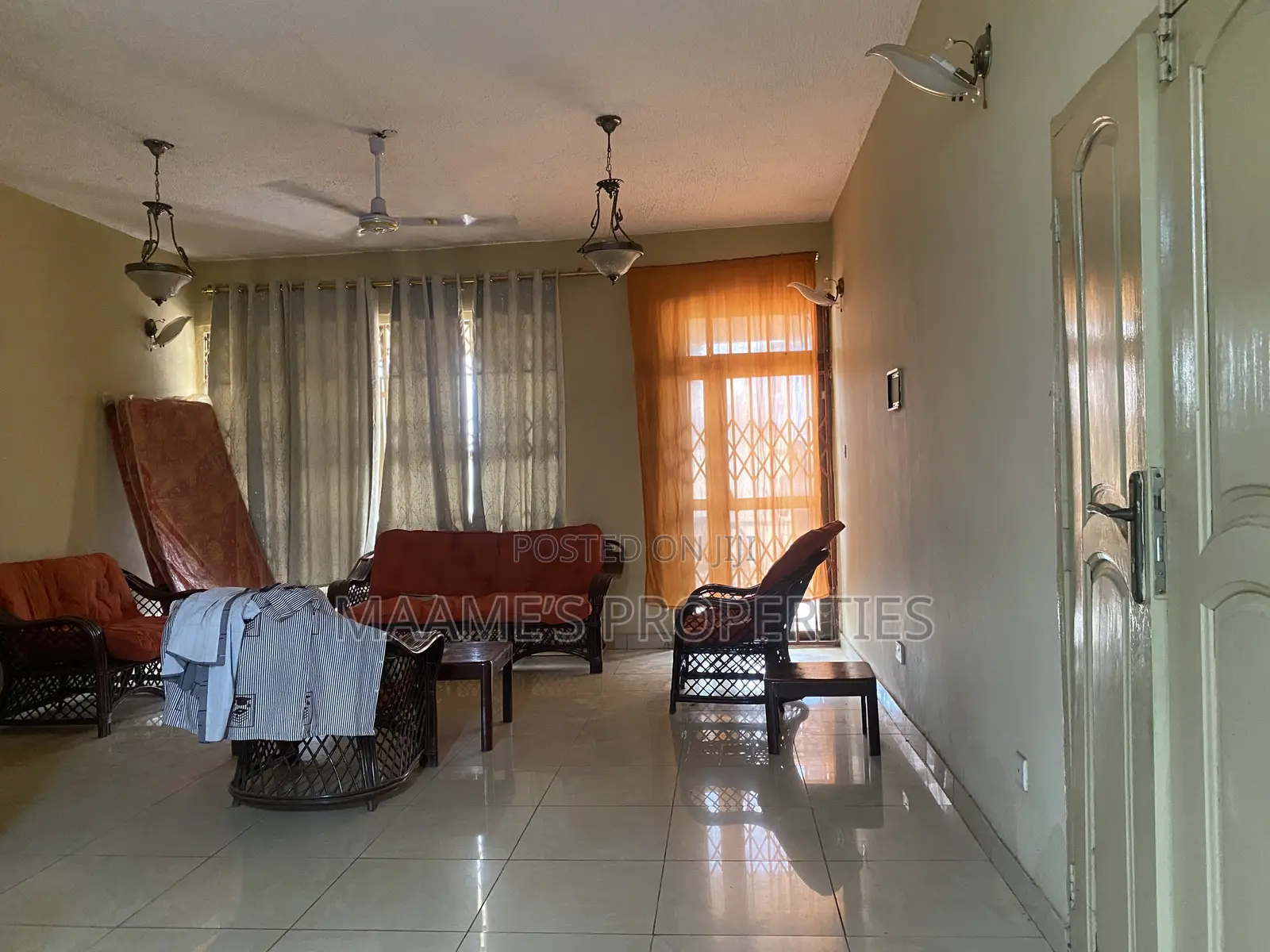 8bdrm Duplex in Oyarifa for sale