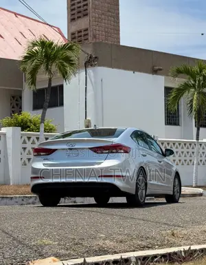 Hyundai Elantra 2018 Silver