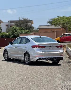 Hyundai Elantra 2018 Silver