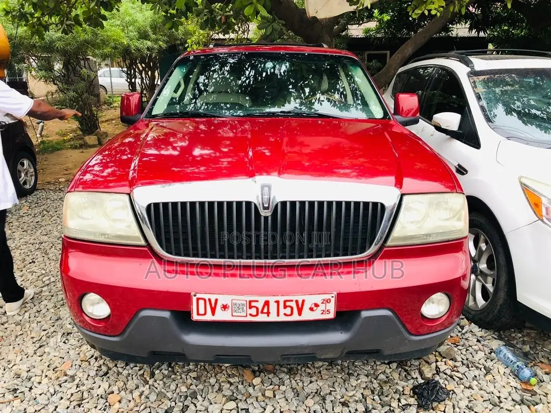 Lincoln Navigator L 2010 Red