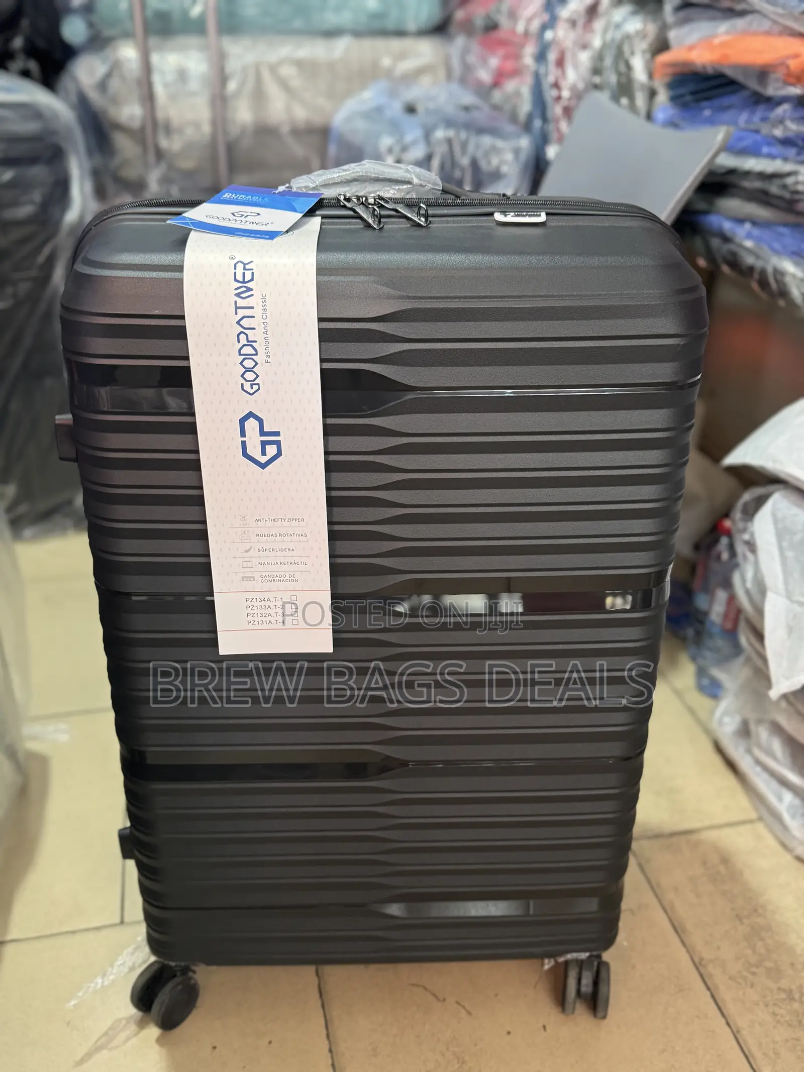Premium Quality 29 Inches Large Size Antitheft Zip Unbreakable Bag.