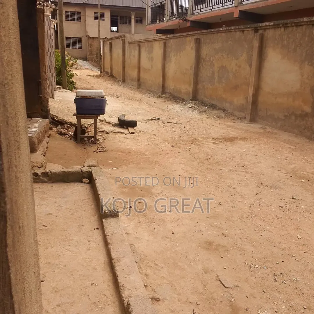 7bdrm House in Sowutuom, Last Stop for sale