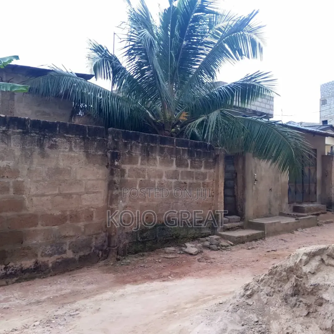 7bdrm House in Sowutuom, Last Stop for sale