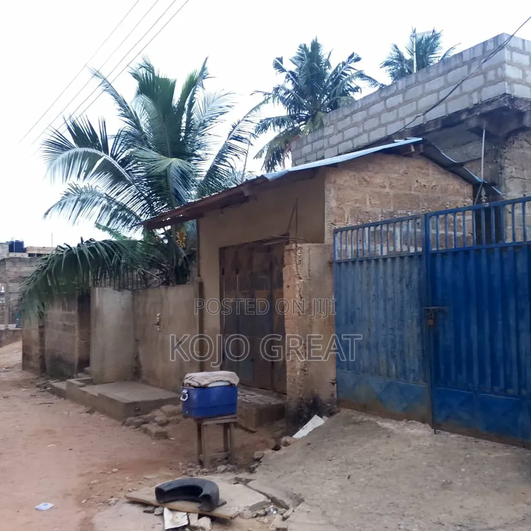 7bdrm House in Sowutuom, Last Stop for sale