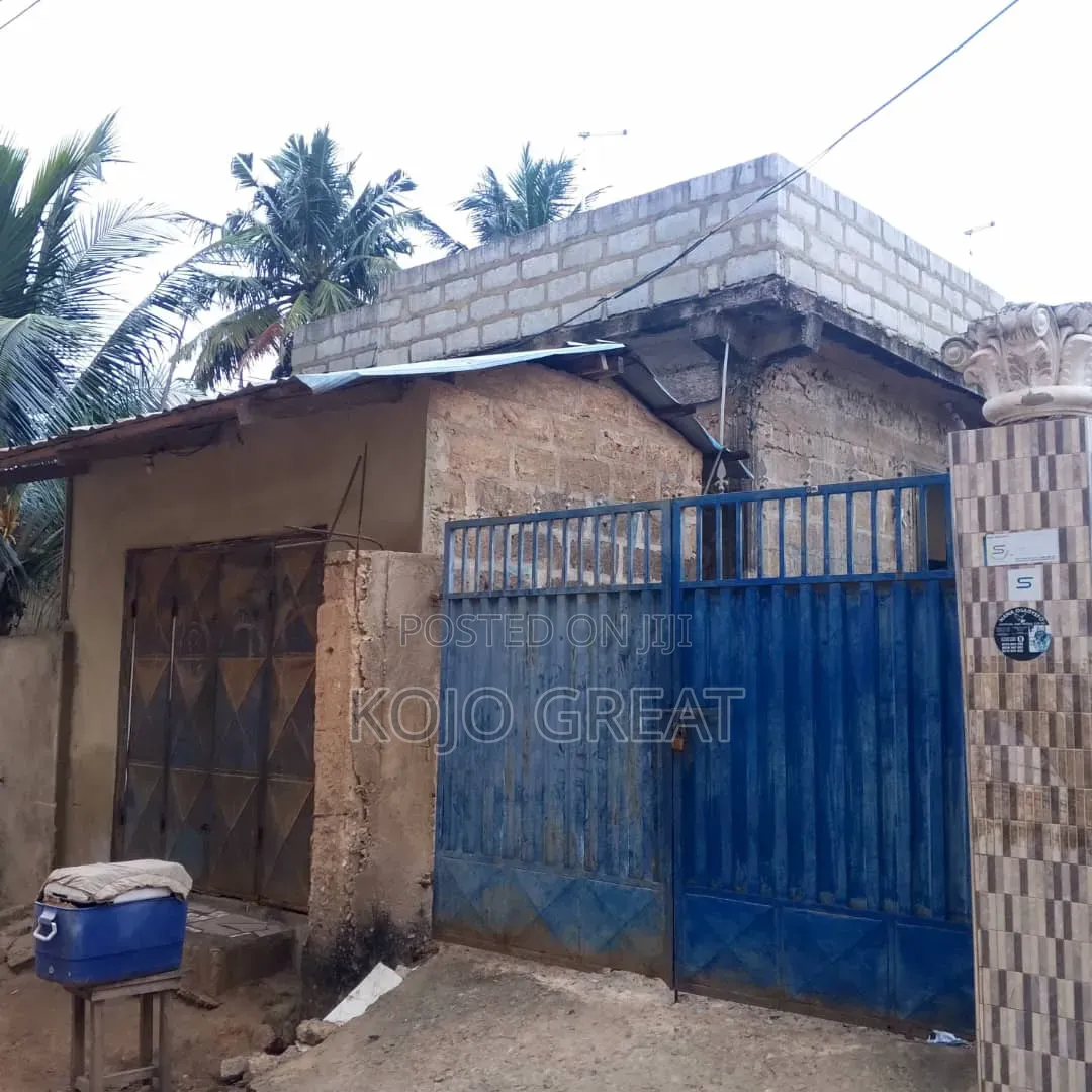 7bdrm House in Sowutuom, Last Stop for sale