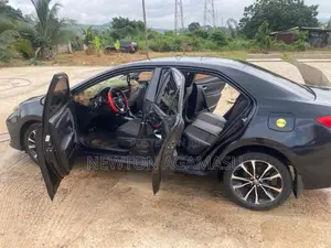 Toyota Corolla SE (1.8L 4cyl 6M) 2019 Black