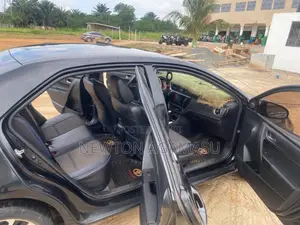 Toyota Corolla SE (1.8L 4cyl 6M) 2019 Black