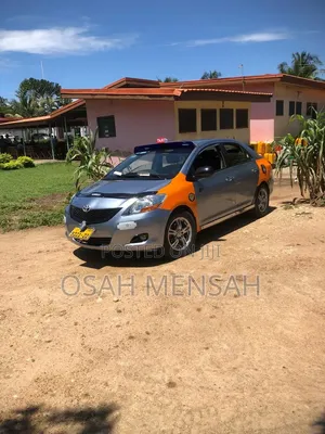 Toyota Yaris Base Sedan 4dr 2010