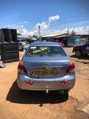 Toyota Yaris Base Sedan 4dr 2010